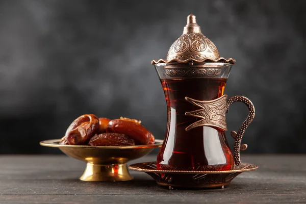 Турецький чай в бокалі — стокове фото