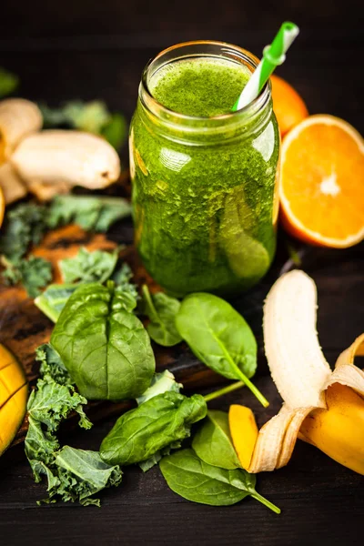 Spinach and kale smoothie — Stock Photo, Image