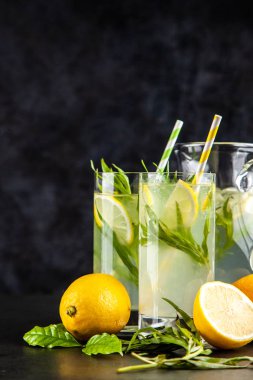 Tarhun limonata içmek
