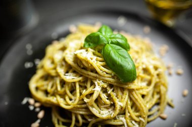 pesto soslu makarna