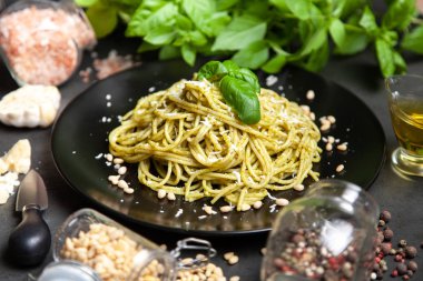 pesto soslu makarna
