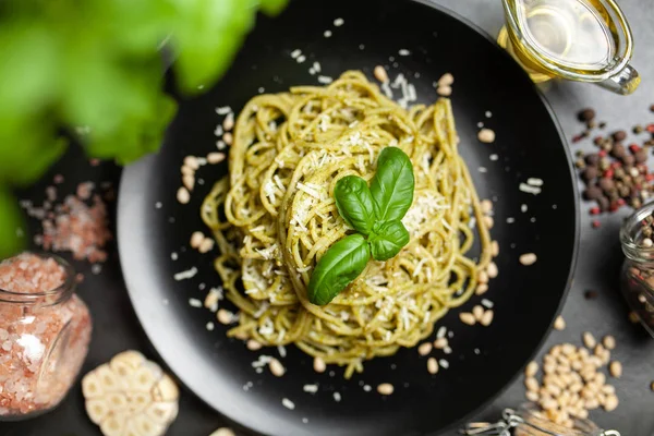 Pesto soslu makarna — Stok fotoğraf