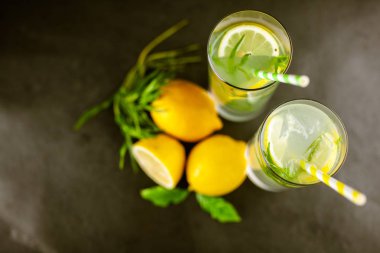 Tarhun limonata içmek