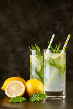 Tarhun limonata içmek