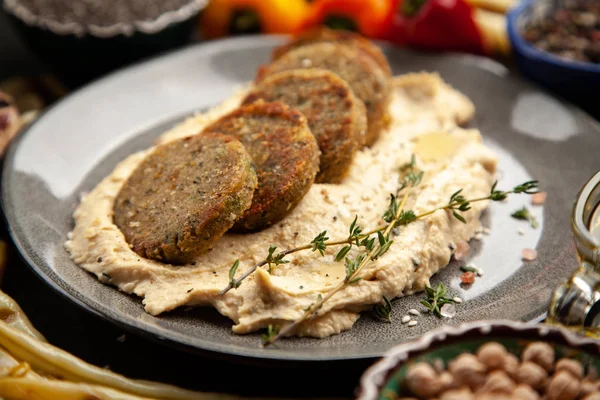 Falafel und Hummus — Stockfoto