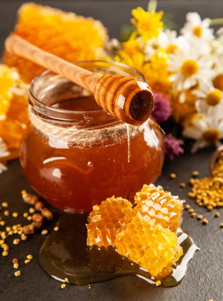 Bal kavanozu ve balık.