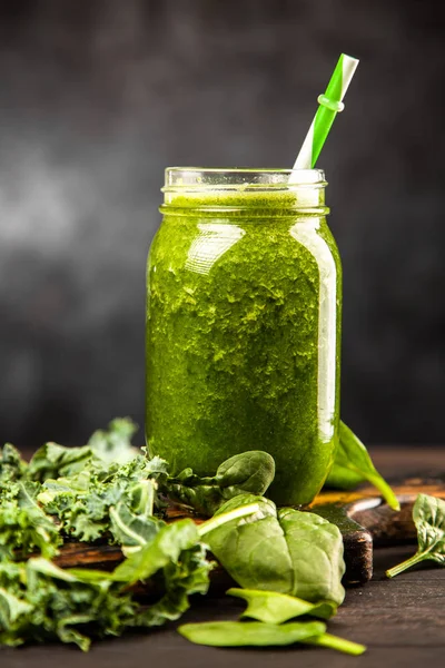 Spinach and kale smoothie — Stock Photo, Image