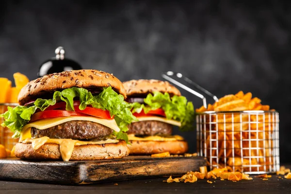Deliciosas hamburguesas a la plancha — Foto de Stock
