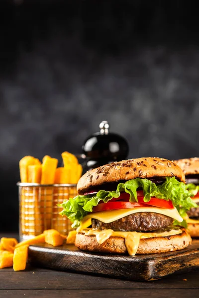 Lahodné grilované hamburgery — Stock fotografie