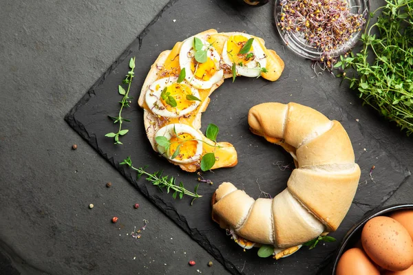 Butter croissant sandwiches — Stock Photo, Image