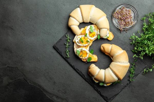 Butter croissant sandwiches — Stock Photo, Image