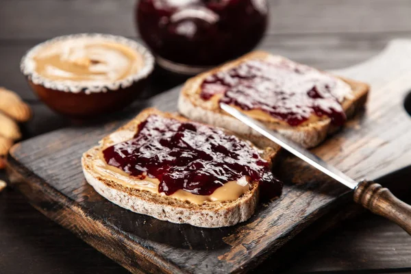 Peanut butter and jelly sandwich — Stock Photo, Image