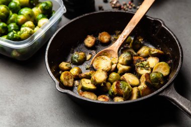 Kavrulmuş brussles lahanası