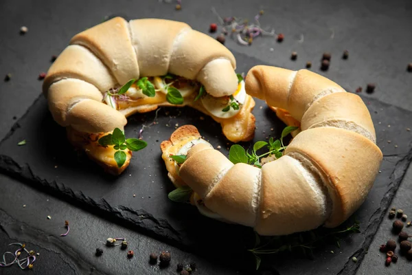 Smör croissant smörgåsar — Stockfoto