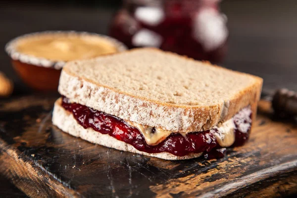 Sandwich de mantequilla de maní y jalea —  Fotos de Stock