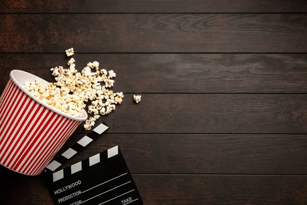 Secchio pieno di popcorn — Foto Stock