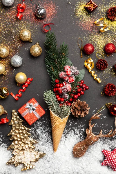 Kerstmis achtergrond met ice - cream cones — Stockfoto