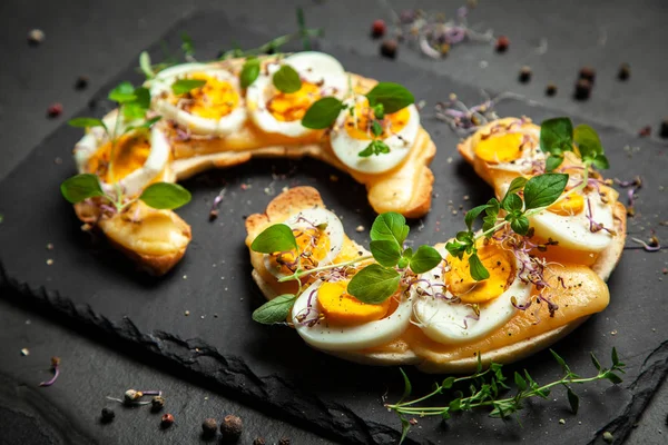 Sanduíches de croissant de manteiga — Fotografia de Stock