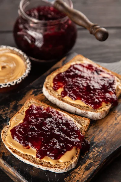 Sandwich de mantequilla de maní y jalea —  Fotos de Stock