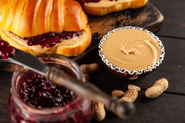 Peanut butter and jelly sandwich — Stock Photo, Image