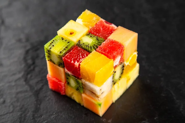 Frukt kuben på vit bakgrund — Stockfoto