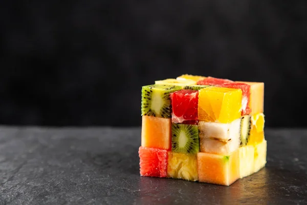 Frukt kuben på vit bakgrund — Stockfoto
