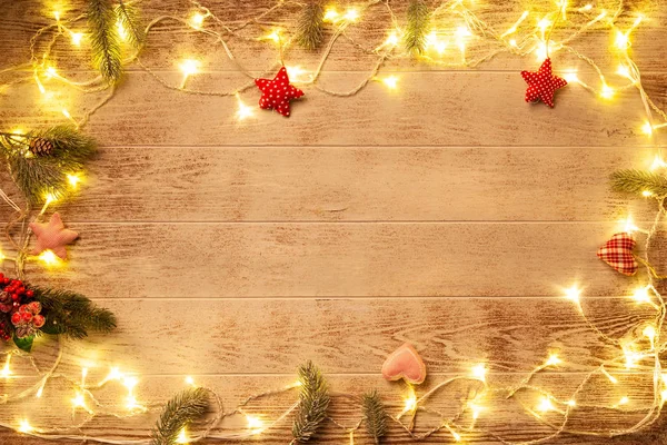 Luci di Natale su sfondo boscoso — Foto Stock