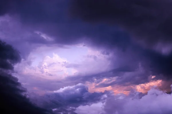 Piękne dramatyczne niebo — Zdjęcie stockowe