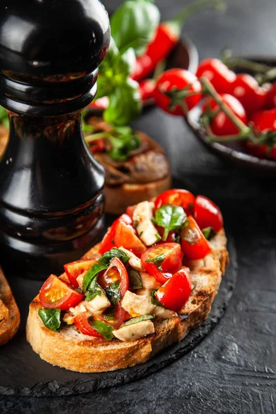 Traditionele Italiaanse bruschettas — Stockfoto