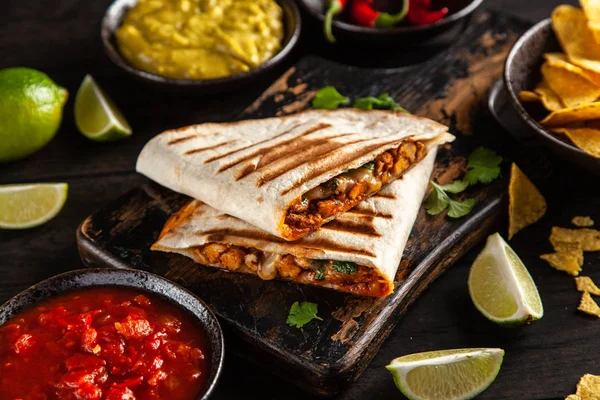 Chicken quesadillas with paprika and cheese — Stock Photo, Image