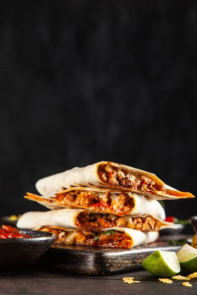 Quesadillas de frango com páprica e queijo — Fotografia de Stock