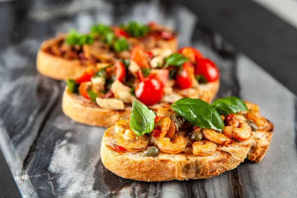 Traditionella italienska bruschettas — Stockfoto