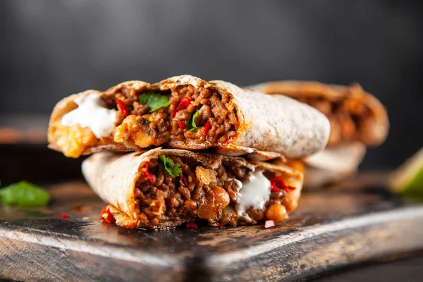 Burrito de carne de bovino mexicano — Fotografia de Stock