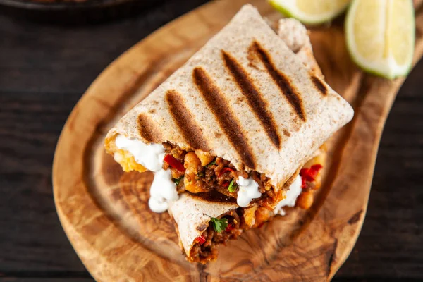 Mexikanischer Rindfleisch-Burrito — Stockfoto