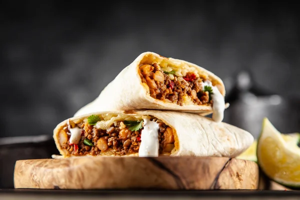 Burrito de carne de bovino mexicano — Fotografia de Stock