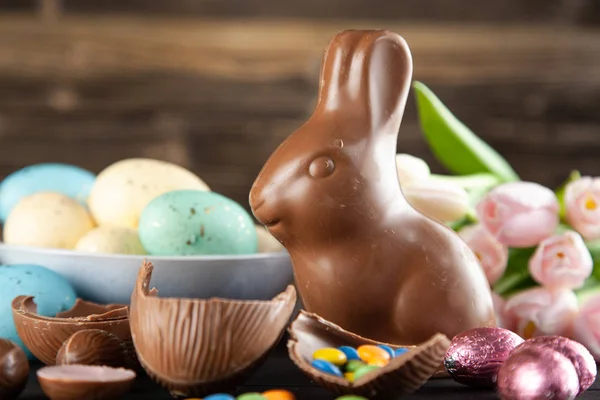 复活节巧克力兔子和鸡蛋 — 图库照片