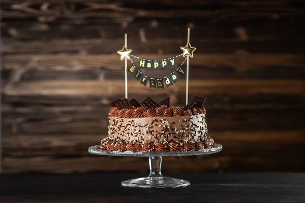 Κέικ σοκολάτας σε σκούρο φόντο — Φωτογραφία Αρχείου