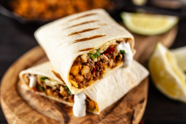 Mexikanischer Rindfleisch-Burrito — Stockfoto