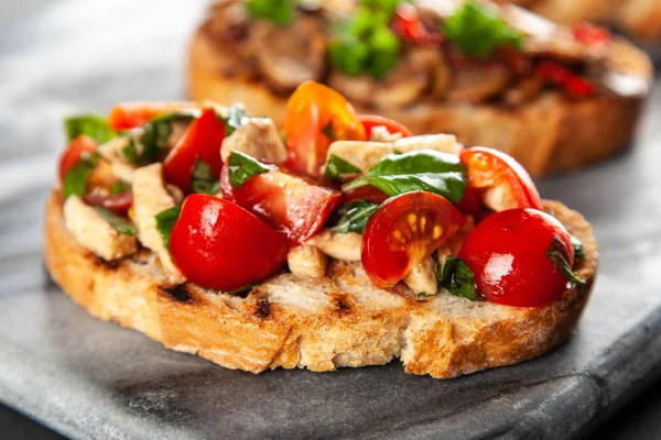 Traditionella italienska bruschettas — Stockfoto