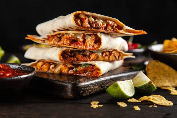 Chicken quesadillas with paprika and cheese — Stock Photo, Image