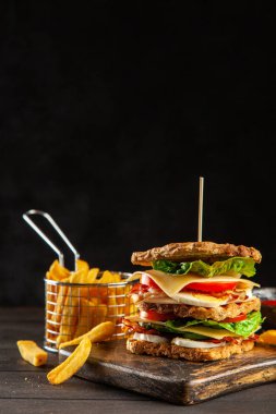 Uzun boylu club sandviç