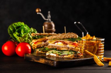 Uzun boylu club sandviç