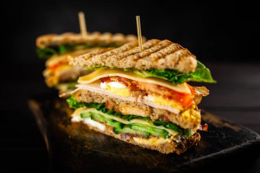 Uzun boylu club sandviç