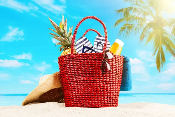 Bolsa de playa roja — Foto de Stock