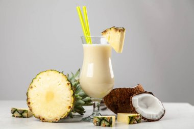 pina colada kokteyli