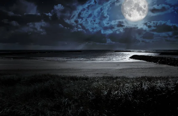 Luna Piena Sull Oceano — Foto Stock