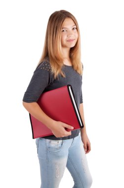okul kız kırmızı bir klasörle beyaz izole