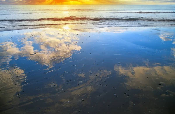 Zonsondergang op zee — Stockfoto