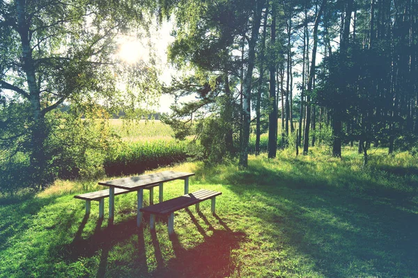 Picknicktisch — Stockfoto