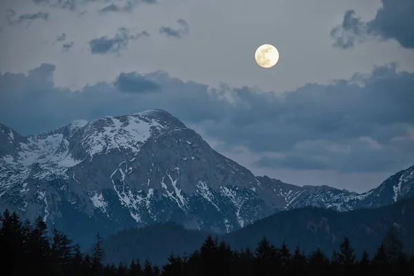 Paisaje en los Alpes — Foto de Stock